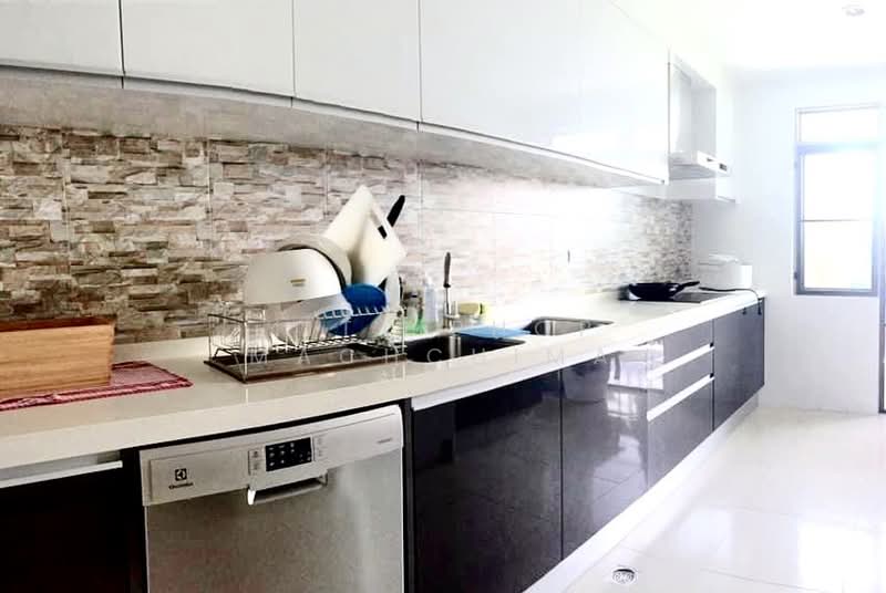 Royal Castle Sukhumvit, Bangkok, 30 Soi Sukhumvit 39, Khlongtoei Nua, Watthana, Bangkok, 3 Bedrooms, 165 sqm, Condo For Sale, by Kittiphop Machchima, 500231418 - DDproperty.com