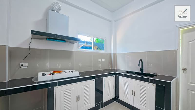 หมู่บ้านรุ่งกิจ 4, Bangkok, Lat Krabang, Lat Krabang, Bangkok, 2 Bedrooms, 17 sqm, Townhouse For Sale, by เพ็ญศิริ ตุ้มเทียน, 500231447 - DDproperty.com