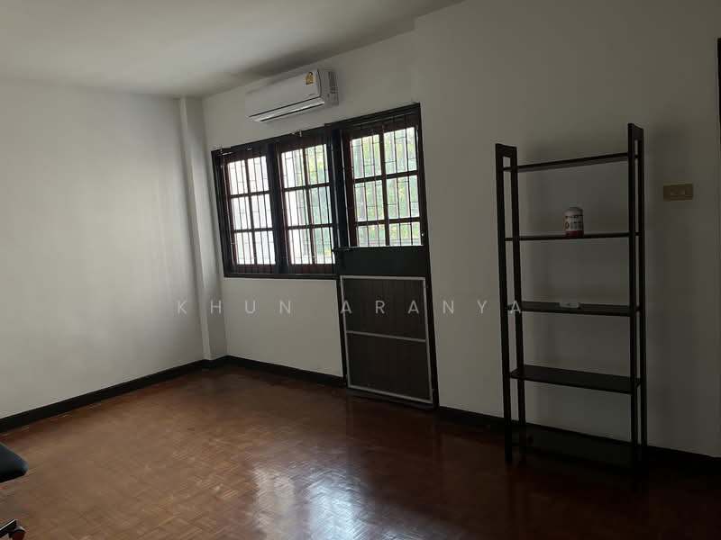 Townhome for rent, 4 floors, completely renovated, Suthisan Road, good location near MRT Suthisan., Bangkok, Phaya Thai, Phaya Thai, Bangkok, 6 Bedrooms, 300 sqm, Townhouse For Rent, by Khun Aranya, 500231458 - DDproperty.com