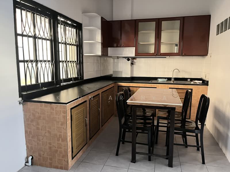 Townhome for rent, 4 floors, completely renovated, Suthisan Road, good location near MRT Suthisan., Bangkok, Phaya Thai, Phaya Thai, Bangkok, 6 Bedrooms, 300 sqm, Townhouse For Rent, by Khun Aranya, 500231458 - DDproperty.com