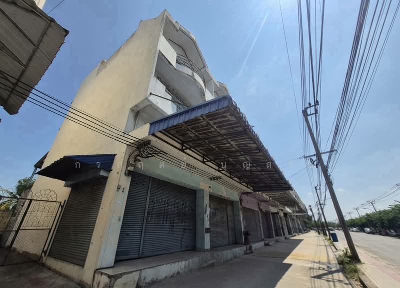 For Sale - ตึกแถว 3 ชั้น ( หลังมุม ) พร้อมชั้นลอย มีดาดฟ้า ซอยร่มเกล้า 24 ถนนเคหะร่มเกล้า, Bangkok