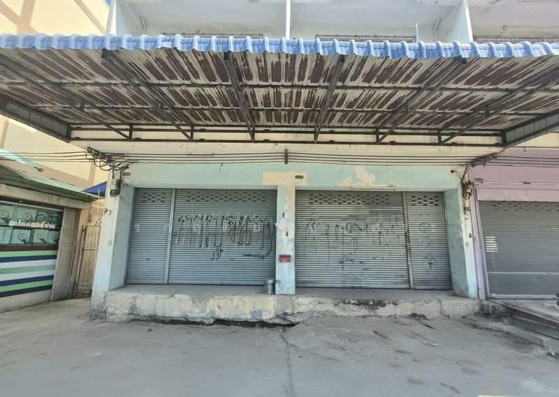 For Sale - ตึกแถว 3 ชั้น ( หลังมุม ) พร้อมชั้นลอย มีดาดฟ้า ซอยร่มเกล้า 24 ถนนเคหะร่มเกล้า, Bangkok