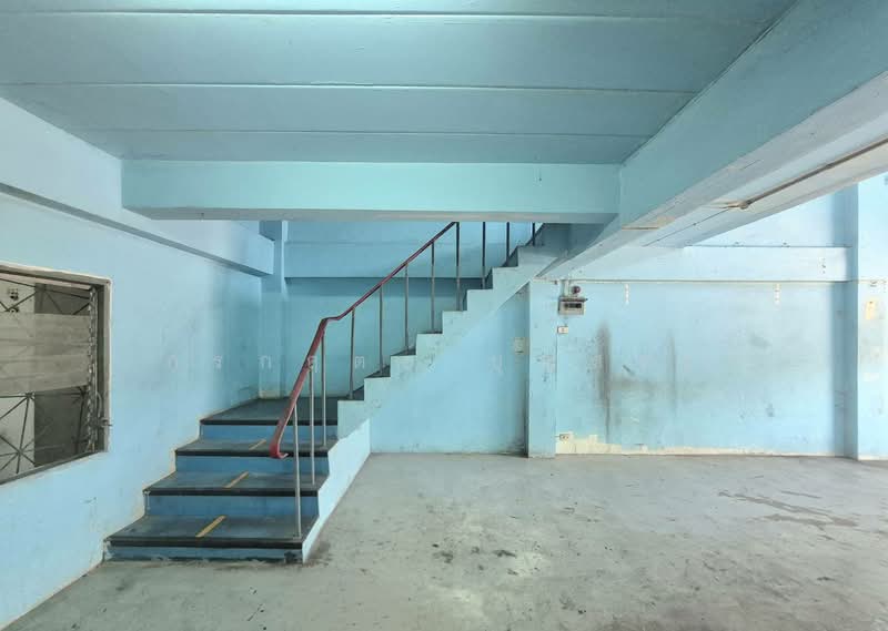 ตึกแถว 3 ชั้น ( หลังมุม ) พร้อมชั้นลอย มีดาดฟ้า ซอยร่มเกล้า 24 ถนนเคหะร่มเกล้า, กรุงเทพ, เคหะร่วมเกล้า, มีนบุรี, มีนบุรี, กรุงเทพ, 200 ตร.ม., ตึกแถว-อาคารพาณิชย์ ขาย, โดย กรกฤตย์ บุญสระ, 500231459 - DDproperty.com