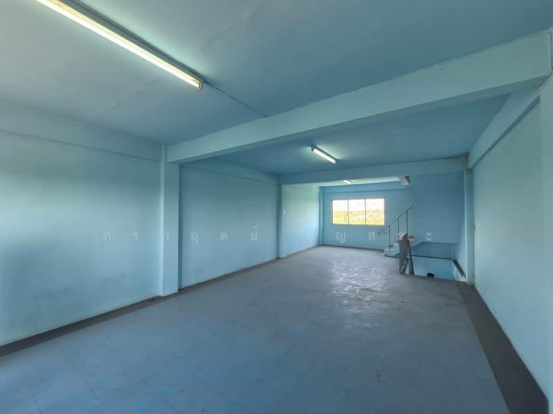 For Sale - ตึกแถว 3 ชั้น ( หลังมุม ) พร้อมชั้นลอย มีดาดฟ้า ซอยร่มเกล้า 24 ถนนเคหะร่มเกล้า, Bangkok