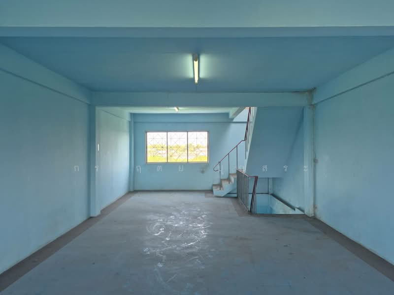 For Sale - ตึกแถว 3 ชั้น ( หลังมุม ) พร้อมชั้นลอย มีดาดฟ้า ซอยร่มเกล้า 24 ถนนเคหะร่มเกล้า, Bangkok