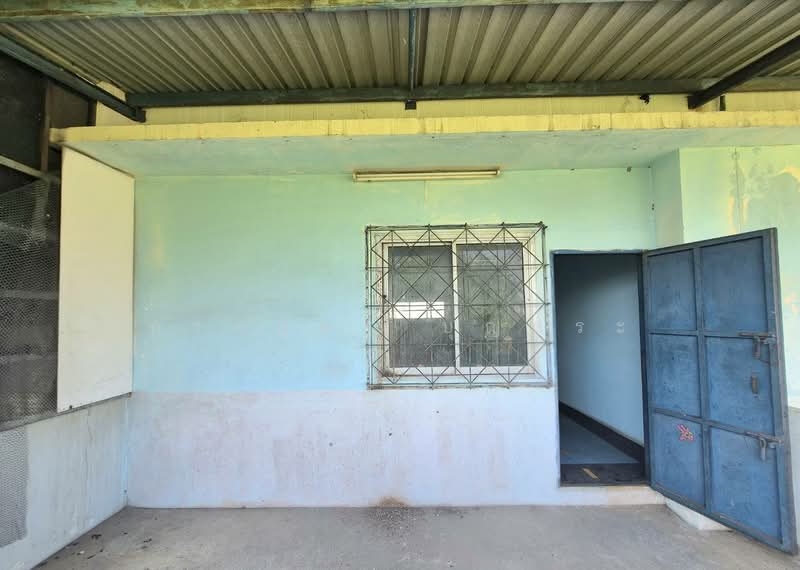 For Sale - ตึกแถว 3 ชั้น ( หลังมุม ) พร้อมชั้นลอย มีดาดฟ้า ซอยร่มเกล้า 24 ถนนเคหะร่มเกล้า, Bangkok