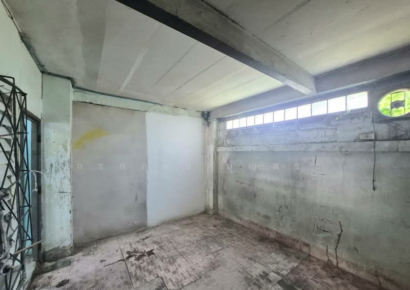 ตึกแถว 3 ชั้น ( หลังมุม ) พร้อมชั้นลอย มีดาดฟ้า ซอยร่มเกล้า 24 ถนนเคหะร่มเกล้า, กรุงเทพ, เคหะร่วมเกล้า, มีนบุรี, มีนบุรี, กรุงเทพ, 200 ตร.ม., ตึกแถว-อาคารพาณิชย์ ขาย, โดย กรกฤตย์ บุญสระ, 500231459 - DDproperty.com