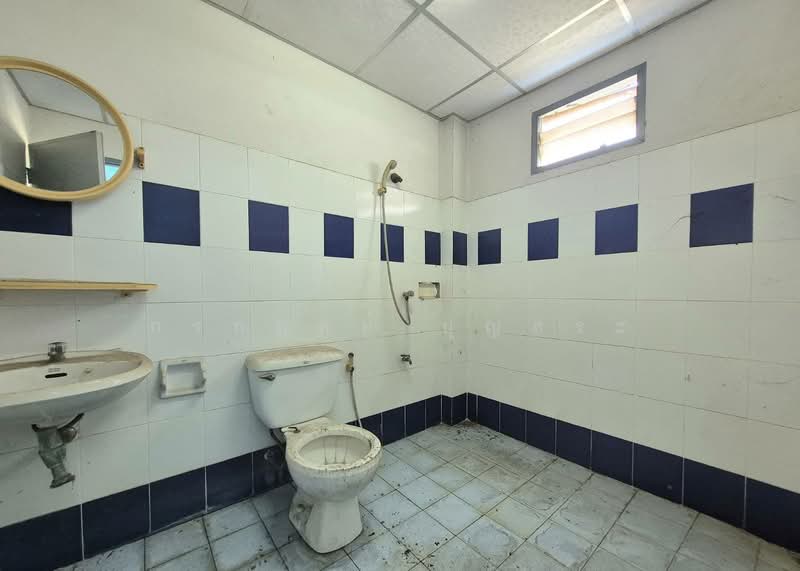 ตึกแถว 3 ชั้น ( หลังมุม ) พร้อมชั้นลอย มีดาดฟ้า ซอยร่มเกล้า 24 ถนนเคหะร่มเกล้า, กรุงเทพ, เคหะร่วมเกล้า, มีนบุรี, มีนบุรี, กรุงเทพ, 200 ตร.ม., ตึกแถว-อาคารพาณิชย์ ขาย, โดย กรกฤตย์ บุญสระ, 500231459 - DDproperty.com