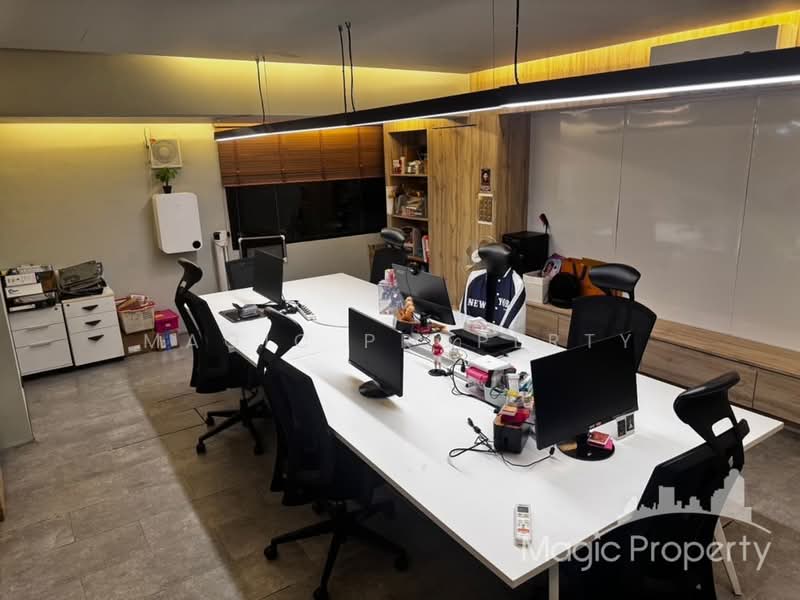 Office Building for Rent in Rama 9, Bangkok, พระราม 9, Suan Luang, Suan Luang, Bangkok, , 1,100 sqm, Shophouse For Rent, by Magic Property, 500231800 - DDproperty.com