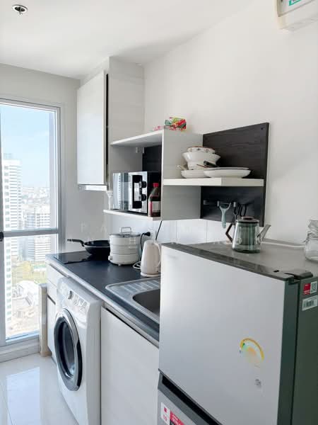 Life Ratchadapisek, Bangkok, 279 Ratchadapisaek Road, Huai Khwang, Huai Khwang, Bangkok, 2 Bedrooms, 56 sqm, Condo For Rent, by Pawanrat Panchawanon, 500231978 - DDproperty.com