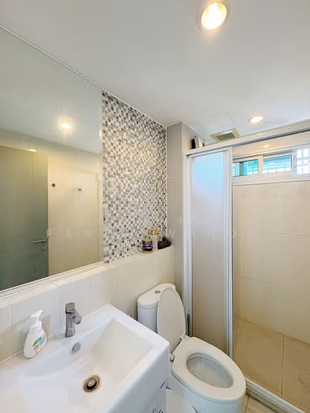 Life Ratchadapisek, Bangkok, 279 Ratchadapisaek Road, Huai Khwang, Huai Khwang, Bangkok, 2 Bedrooms, 56 sqm, Condo For Rent, by Pawanrat Panchawanon, 500231978 - DDproperty.com