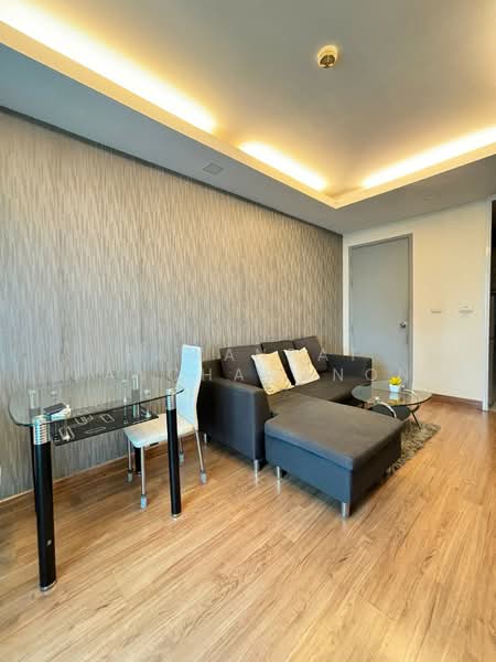 Thru Thonglor, Bangkok, Petchaburi Road, Bang Kapi, Huai Khwang, Bangkok, 2 Bedrooms, 62 sqm, Condo For Rent, by Pawanrat Panchawanon, 500231994 - DDproperty.com