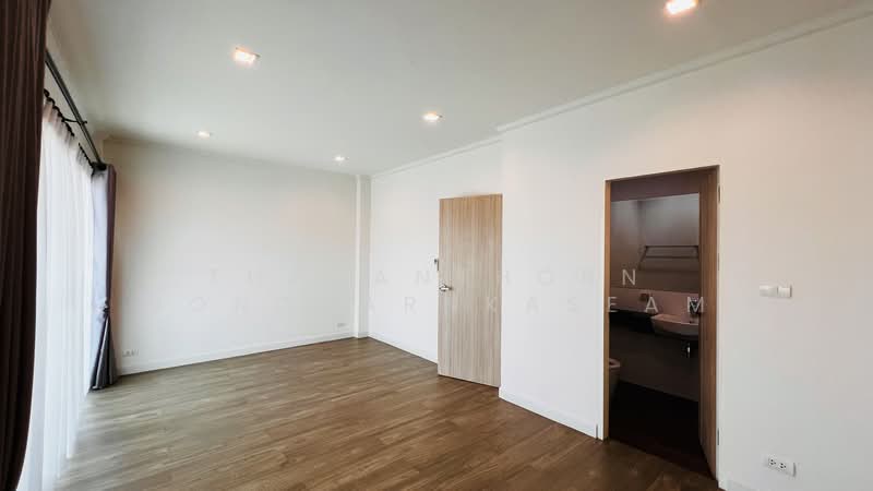 Supalai Essence Ladprao, Bangkok, Soi Ladprao 107, Khlong Chan, Bang Kapi, Bangkok, 3 Bedrooms, 243 sqm, Single Detached House For Rent, by Thananthorn Wongvarnkaseam, 500232061 - DDproperty.com