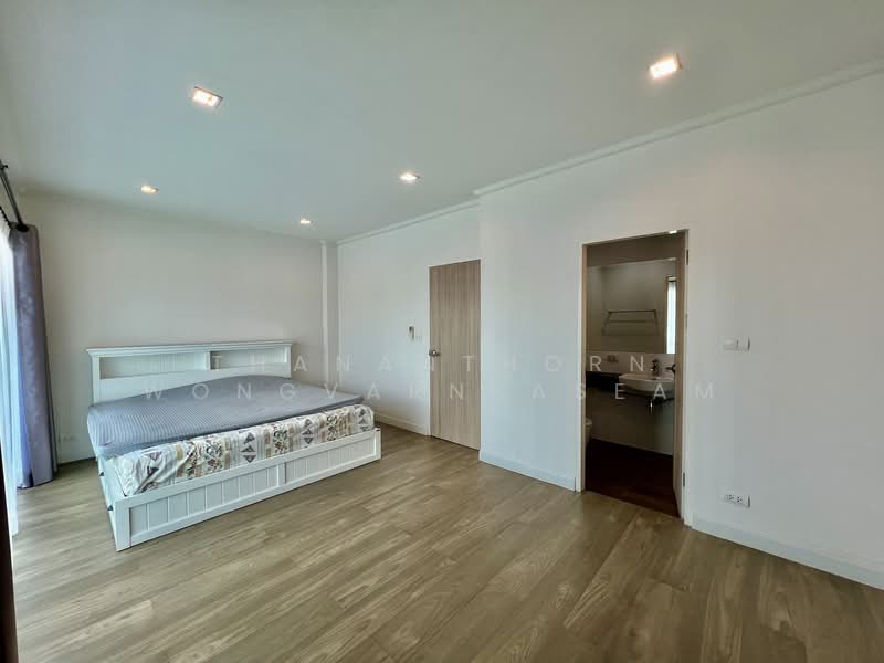 Supalai Essence Ladprao, Bangkok, Soi Ladprao 107, Khlong Chan, Bang Kapi, Bangkok, 3 Bedrooms, 243 sqm, Single Detached House For Rent, by Thananthorn Wongvarnkaseam, 500232061 - DDproperty.com