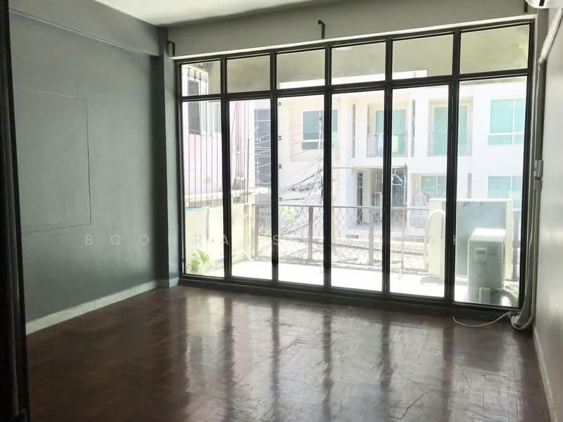 5-BR Townhouse, Bangkok, Silom, Bang Rak, Bangkok, 5 Bedrooms, 240 sqm, Townhouse For Rent, by Boonraksa Sopak, 500232086 - DDproperty.com