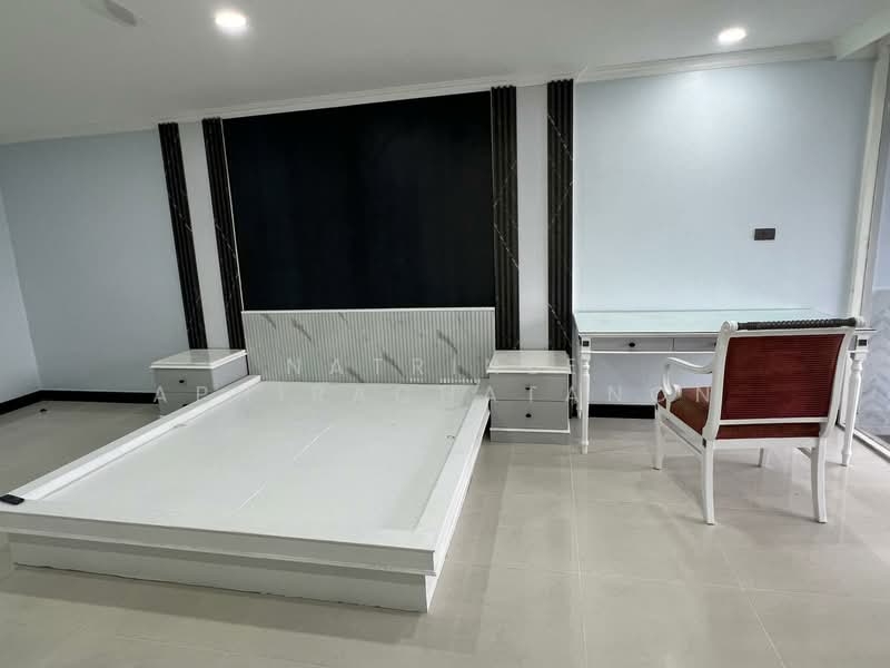 Oriental Towers, Bangkok, 25 Soi Ekkamai 12, Ekkamai Road, Khlong Tan Nua, Watthana, Bangkok, 3 Bedrooms, 350 sqm, Condo For Rent, by Natrinee Aphirachatanon, 500232183 - DDproperty.com