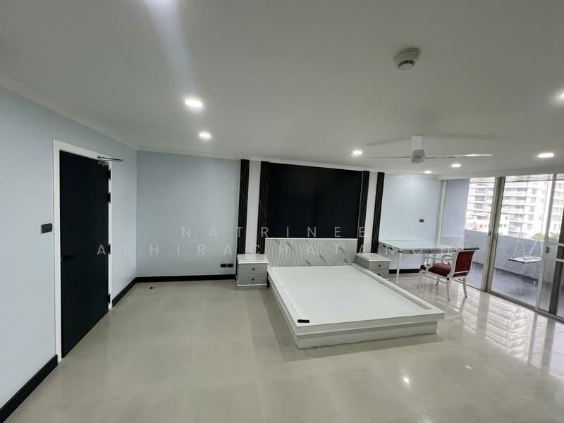Oriental Towers, Bangkok, 25 Soi Ekkamai 12, Ekkamai Road, Khlong Tan Nua, Watthana, Bangkok, 3 Bedrooms, 350 sqm, Condo For Rent, by Natrinee Aphirachatanon, 500232183 - DDproperty.com