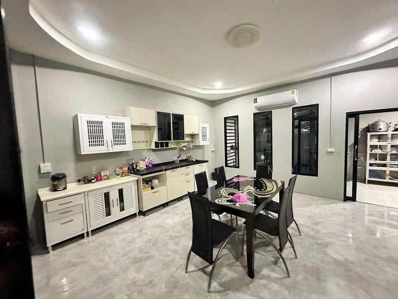 ขายร้านเฟอร์นิเจอร์ พร้อมที่ดินและสิ่งปลูกสร้าง ขนาด 11 ไร่ 3 งาน 90 ตร.ว., Khon Kaen, Nong Ko, Kranuan, Khon Kaen, , 19,160 sqm, Land For Sale, by ERA Thailand, 500232282 - DDproperty.com