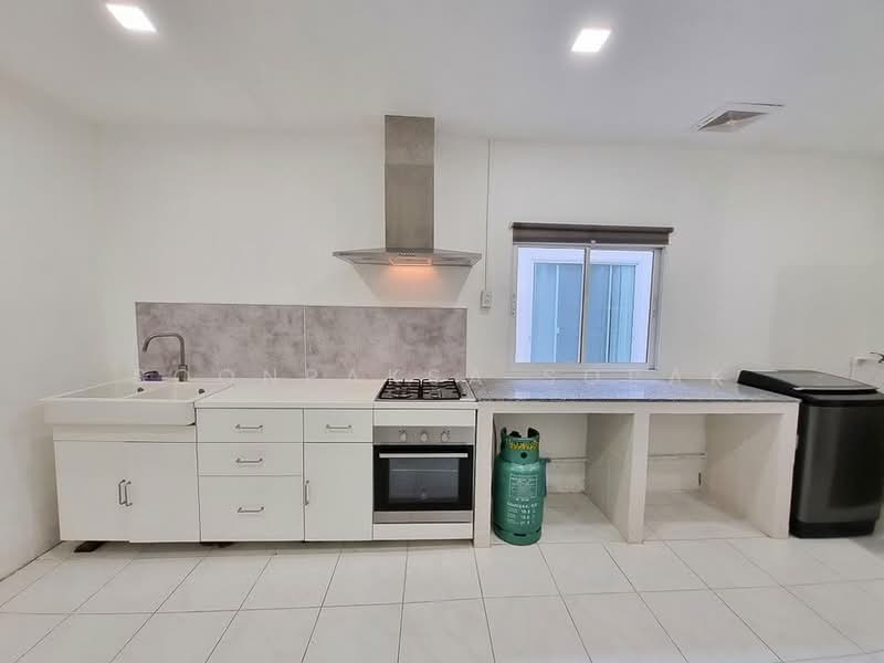 Urban Sathorn, Bangkok, Ratchaphruek Road, Bang Chak, Phasi Charoen, Bangkok, 4 Bedrooms, 300 sqm, Townhouse For Rent, by Boonraksa Sopak, 500232299 - DDproperty.com