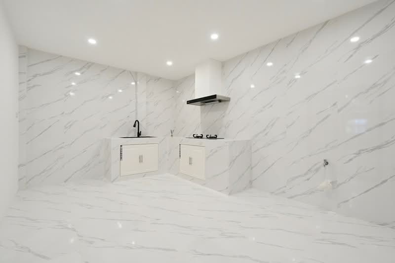 ขายด่วน โชคชัย 4 แยกลาดพร้าววังหิน, Bangkok, ขายด่วน โชคชัย 4 แยกลาดพร้าววังหิน, Chan Kasem, Chatuchak, Bangkok, 3 Bedrooms, 140 sqm, Townhouse For Sale, by Khun Tuk, 500232374 - DDproperty.com