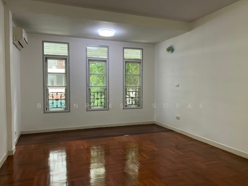 undefined, Bangkok, Thung Maha Mek, Sathon, Bangkok, 4 Bedrooms, 250 sqm, Townhouse For Rent, by Boonraksa Sopak, 500232420 - DDproperty.com