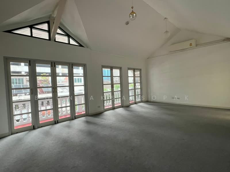 undefined, Bangkok, Thung Maha Mek, Sathon, Bangkok, 4 Bedrooms, 250 sqm, Townhouse For Rent, by Boonraksa Sopak, 500232420 - DDproperty.com