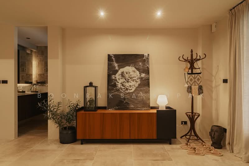 2-BR Townhouse, Bangkok, Phra Kanong Nua, Watthana, Bangkok, 2 Bedrooms, 325 sqm, Townhouse For Rent, by Boonraksa Sopak, 500232466 - DDproperty.com