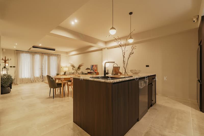 2-BR Townhouse, Bangkok, Phra Kanong Nua, Watthana, Bangkok, 2 Bedrooms, 325 sqm, Townhouse For Rent, by Boonraksa Sopak, 500232466 - DDproperty.com