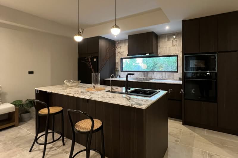 2-BR Townhouse, Bangkok, Phra Kanong Nua, Watthana, Bangkok, 2 Bedrooms, 325 sqm, Townhouse For Rent, by Boonraksa Sopak, 500232466 - DDproperty.com