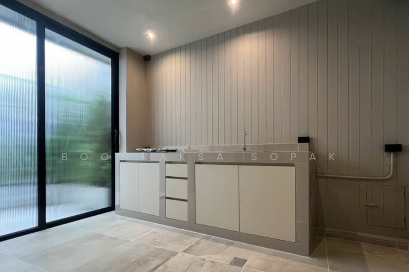 2-BR Townhouse, Bangkok, Phra Kanong Nua, Watthana, Bangkok, 2 Bedrooms, 325 sqm, Townhouse For Rent, by Boonraksa Sopak, 500232466 - DDproperty.com