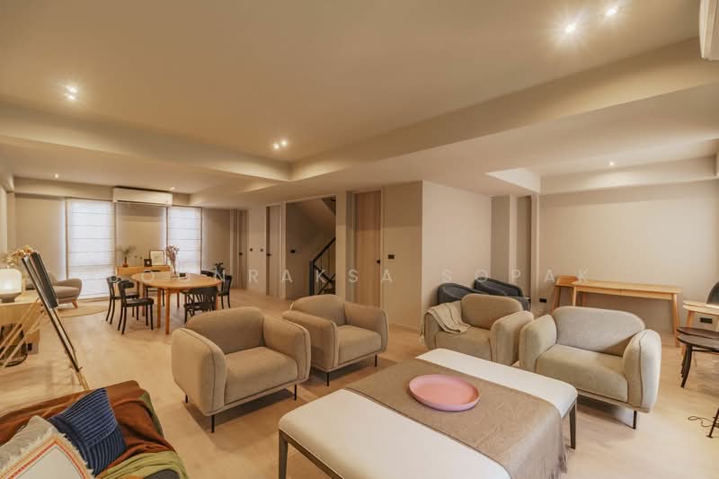 2-BR Townhouse, Bangkok, Phra Kanong Nua, Watthana, Bangkok, 2 Bedrooms, 325 sqm, Townhouse For Rent, by Boonraksa Sopak, 500232466 - DDproperty.com