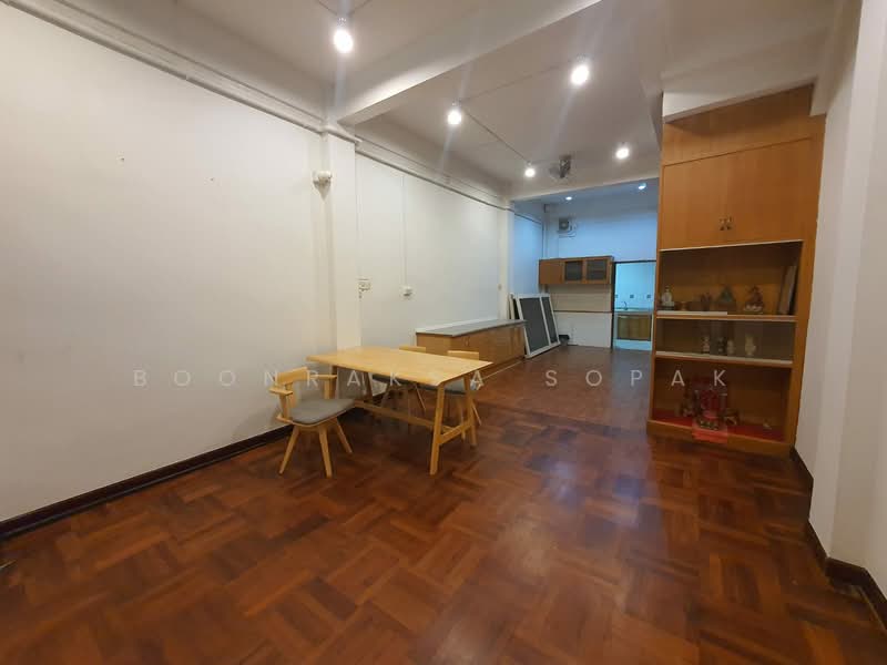 ให้เช่า - ทาวน์เฮ้าส์ 4-ห้องนอน, กรุงเทพ