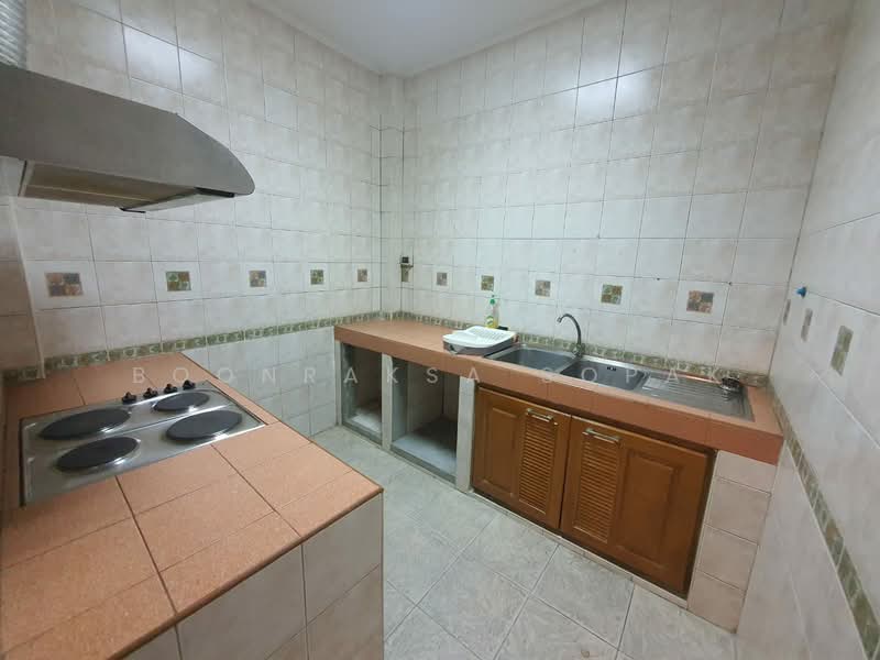 ให้เช่า - ทาวน์เฮ้าส์ 4-ห้องนอน, กรุงเทพ