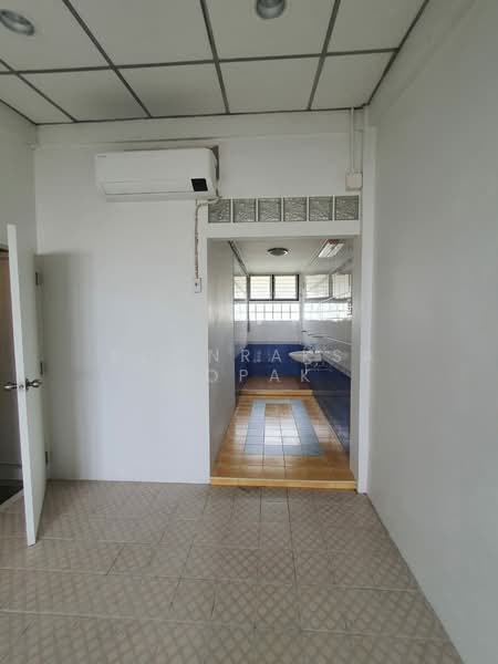 4-BR Townhouse, Bangkok, Wang Burapaphirom, Phra Nakhon, Bangkok, 4 Bedrooms, 186 sqm, Townhouse For Rent, by Boonraksa Sopak, 500232524 - DDproperty.com