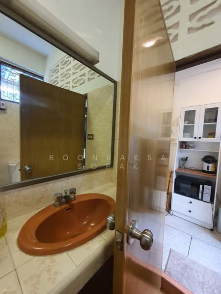 4-BR Townhouse, Bangkok, Wang Burapaphirom, Phra Nakhon, Bangkok, 4 Bedrooms, 186 sqm, Townhouse For Rent, by Boonraksa Sopak, 500232524 - DDproperty.com