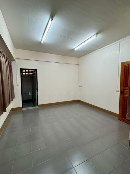 4-BR House, Bangkok, Arun Amarin, Bangkok Noi, Bangkok, 4 Bedrooms, 100 sqm, Single Detached House For Rent, by Boonraksa Sopak, 500232536 - DDproperty.com