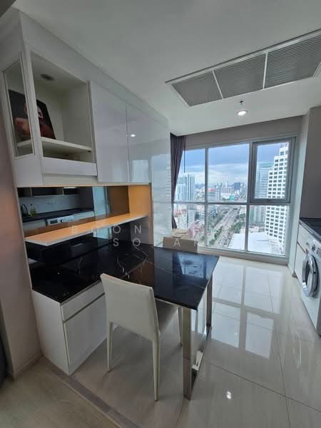 Life Ratchadapisek, Bangkok, 279 Ratchadapisaek Road, Huai Khwang, Huai Khwang, Bangkok, 2 Bedrooms, 66 sqm, Condo For Rent, by Boonraksa Sopak, 500232552 - DDproperty.com