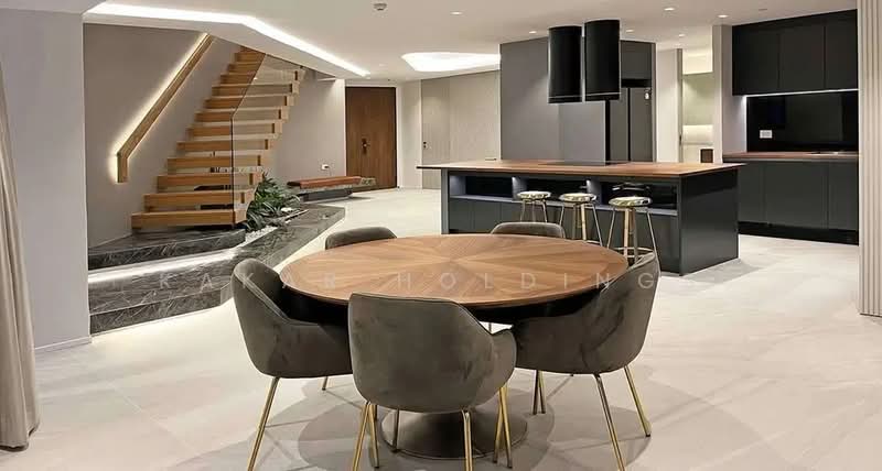 Crystal Garden, Bangkok, 217 Sukhumvit 4 Alley, Khlong Toei, Khlong Toei, Bangkok, 2 Bedrooms, 327 sqm, Condo For Sale, by Kakar Holdings, 500232607 - DDproperty.com