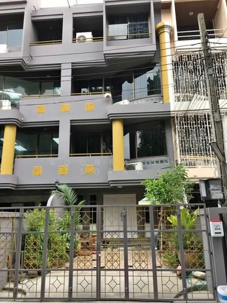 ให้เช่า - ทาวน์เฮ้าส์ 5-ห้องนอน, กรุงเทพ