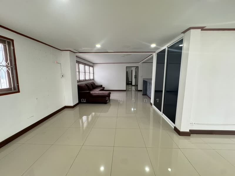 ขายบ้านเดี่ยว 2 ชั้น รีโนเวทใหม่ ซอย Airport Link หัวหมาก ติดคลอง บรรยากาศดี, Bangkok, Suan Luang, Suan Luang, Bangkok, 5 Bedrooms, 250 sqm, Single Detached House For Sale, by คุณ วิญากร, 500232670 - DDproperty.com