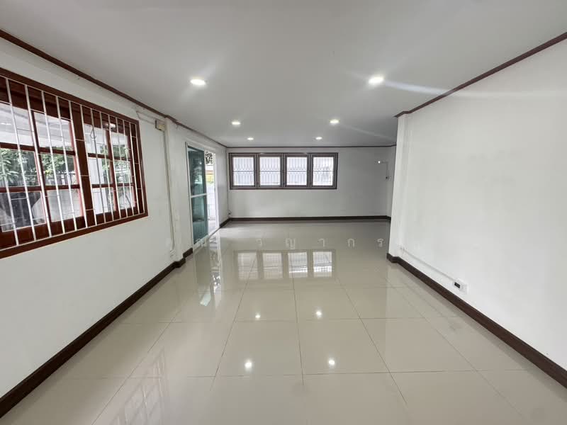 ขายบ้านเดี่ยว 2 ชั้น รีโนเวทใหม่ ซอย Airport Link หัวหมาก ติดคลอง บรรยากาศดี, กรุงเทพ, สวนหลวง, สวนหลวง, กรุงเทพ, 250 ตร.ม., บ้านเดี่ยว ขาย, โดย คุณ วิญากร, 500232670 - DDproperty.com