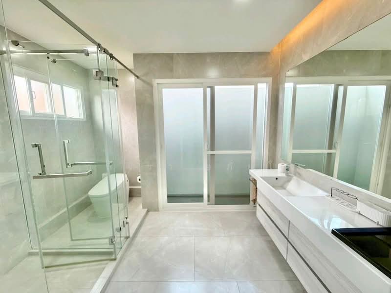 Mantana 2 Motorway - New Krungthepkreetha, Bangkok, Manthana 2 Motorway-New Krungthep Kreetha Intersection, Phatthanakan Road 4, Khlong Song Ton Nun, Lat Krabang, Bangkok, 4 Bedrooms, 350 sqm, Single Detached House For Rent, by กุลจิรา อภัยโส, 500232836 - DDproperty.com