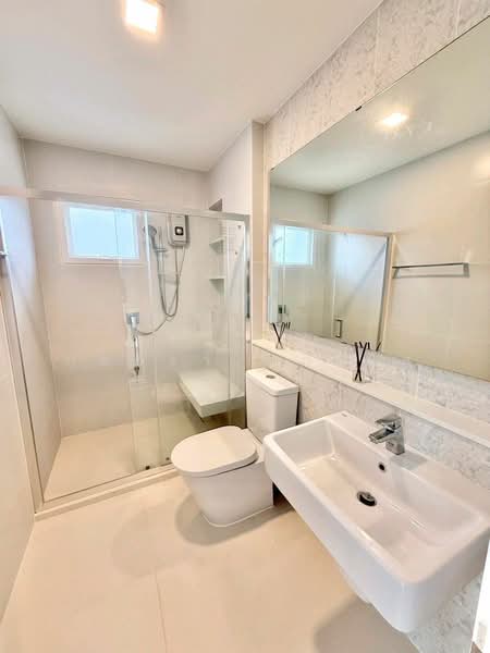 Mantana 2 Motorway - New Krungthepkreetha, Bangkok, Manthana 2 Motorway-New Krungthep Kreetha Intersection, Phatthanakan Road 4, Khlong Song Ton Nun, Lat Krabang, Bangkok, 4 Bedrooms, 350 sqm, Single Detached House For Rent, by กุลจิรา อภัยโส, 500232836 - DDproperty.com