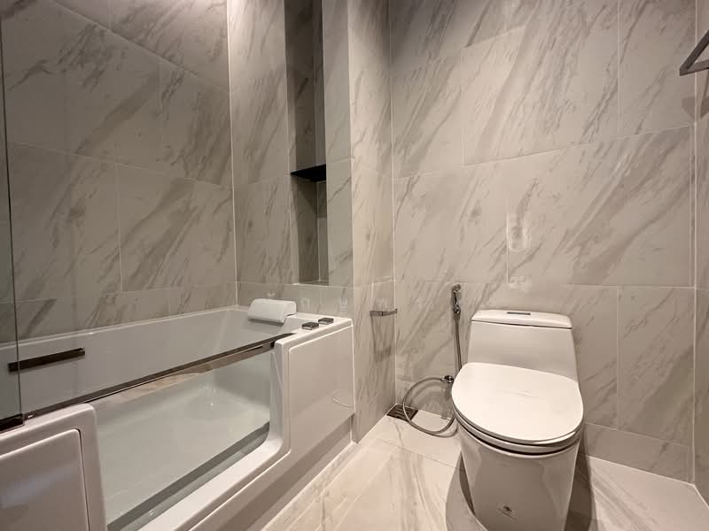 The Room Sukhumvit 38, Bangkok, Soi Sukhumvit 38, Phra Kanong, Khlong Toei, Bangkok, 1 Bedroom, 45 sqm, Condo For Sale, by ทักษพร, 500232965 - DDproperty.com