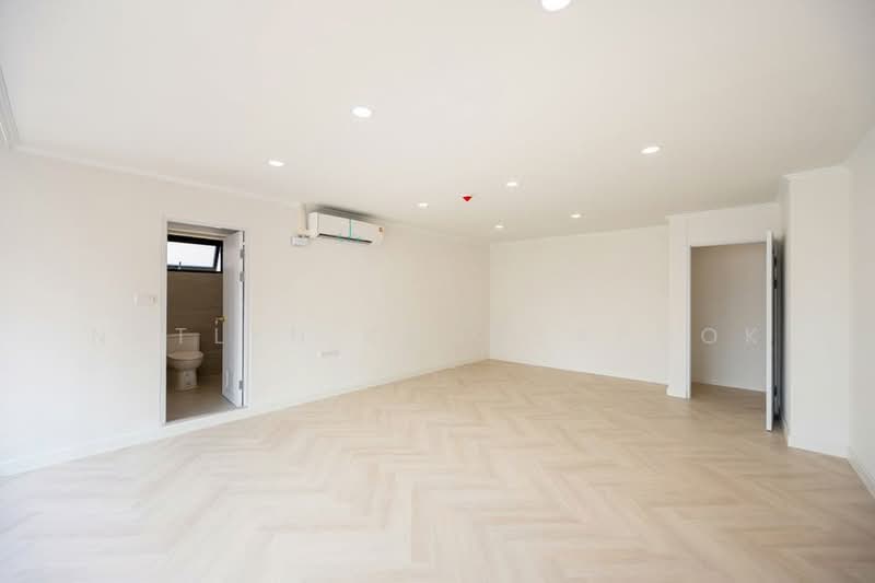 Grand Ville House 2, Bangkok, Soi Sukhumvit 19, Khlongtoei Nua, Watthana, Bangkok, 3 Bedrooms, 276 sqm, Condo For Sale, by Natlyn Kongsapook, 500232981 - DDproperty.com