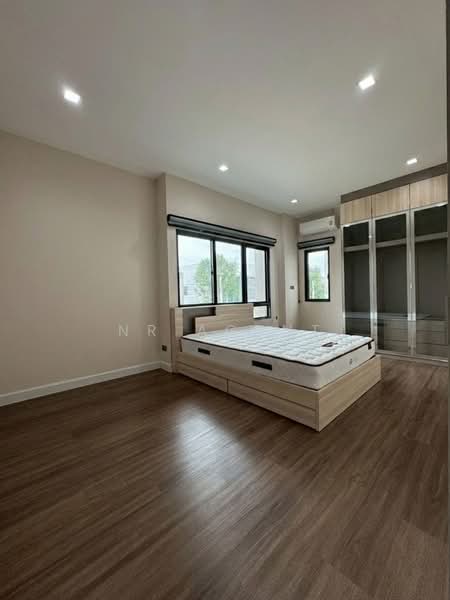 Venue ID Motorway Rama 9, Bangkok, Phatthana Chonburi Road 4, Khlong Song Ton Nun, Lat Krabang, Bangkok, 5 Bedrooms, 313 sqm, Single Detached House For Sale, by NR AGENT, 500233084 - DDproperty.com