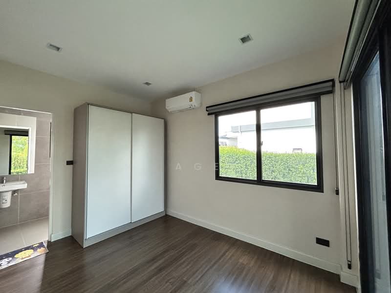 Venue ID Motorway Rama 9, Bangkok, Phatthana Chonburi Road 4, Khlong Song Ton Nun, Lat Krabang, Bangkok, 5 Bedrooms, 313 sqm, Single Detached House For Sale, by NR AGENT, 500233084 - DDproperty.com