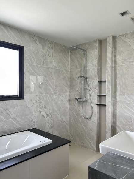 Venue ID Motorway Rama 9, Bangkok, Phatthana Chonburi Road 4, Khlong Song Ton Nun, Lat Krabang, Bangkok, 5 Bedrooms, 313 sqm, Single Detached House For Sale, by NR AGENT, 500233084 - DDproperty.com