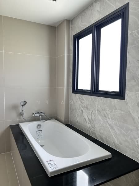 Venue ID Motorway Rama 9, Bangkok, Phatthana Chonburi Road 4, Khlong Song Ton Nun, Lat Krabang, Bangkok, 5 Bedrooms, 313 sqm, Single Detached House For Sale, by NR AGENT, 500233084 - DDproperty.com