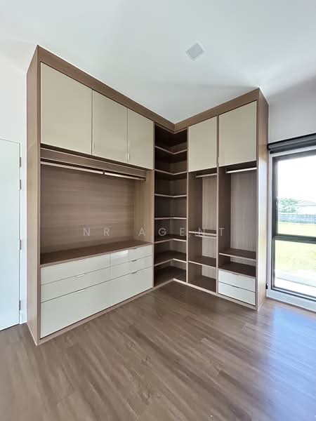 Venue ID Motorway Rama 9, Bangkok, Phatthana Chonburi Road 4, Khlong Song Ton Nun, Lat Krabang, Bangkok, 5 Bedrooms, 313 sqm, Single Detached House For Sale, by NR AGENT, 500233084 - DDproperty.com